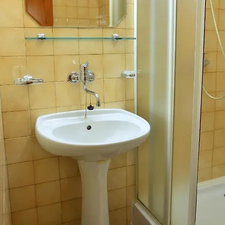 Ξενοδοχείο Bestar 4*